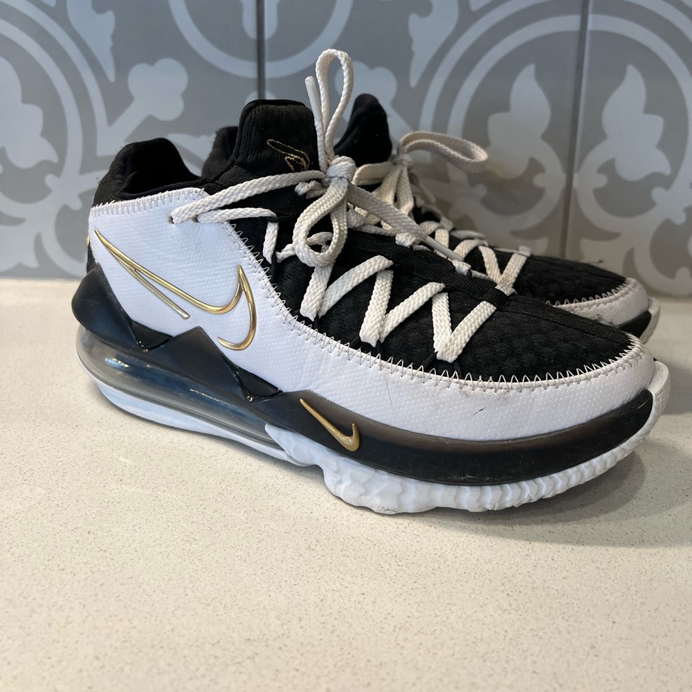 Nike React Shoes size 6. Worn a couple times